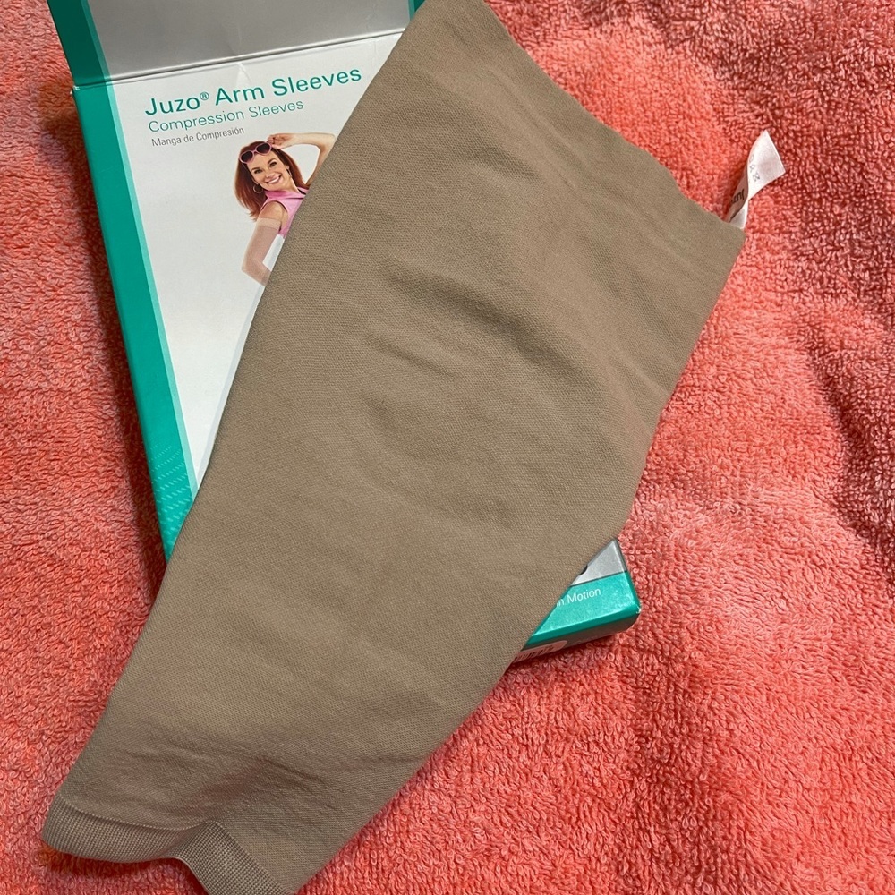 Compression ARM SLEEVE - Picture 3 of 5